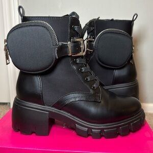 Black combat boot with pouch! Size women’s 7. Worn twice